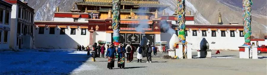 Divine Blue Water: Guru Rinpoche's Smoke Offering for Purifying Contamination