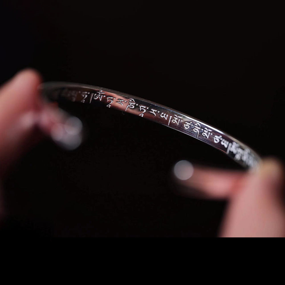 Mantra zum Lösen von Bondage-Silbermanschette