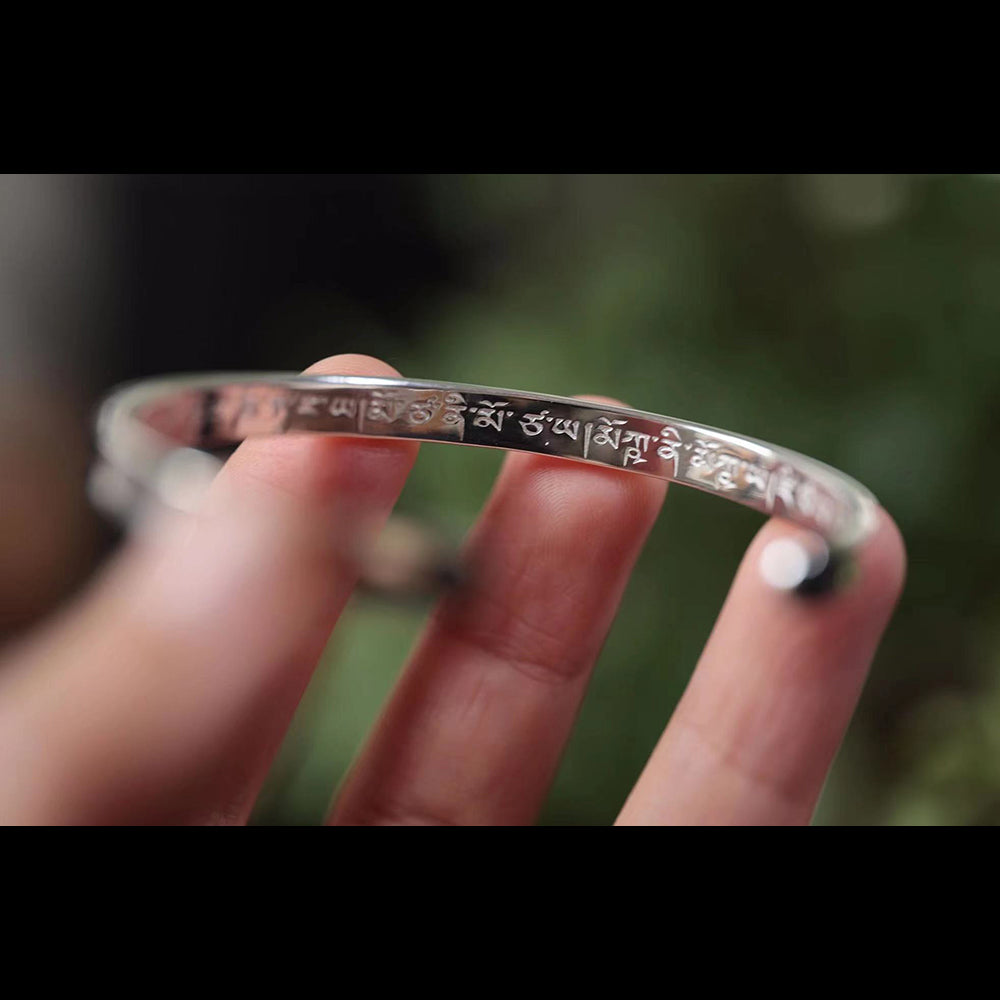 Mantra zum Lösen von Bondage-Silbermanschette