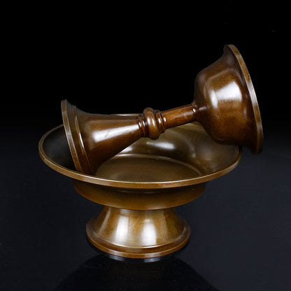 Klassischer Serkyem-Beschützer-Opferbecher aus oxidiertem Kupfer