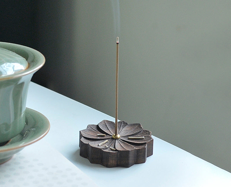 Räucherstäbchenhalter in Blumenform für vier Jahreszeiten