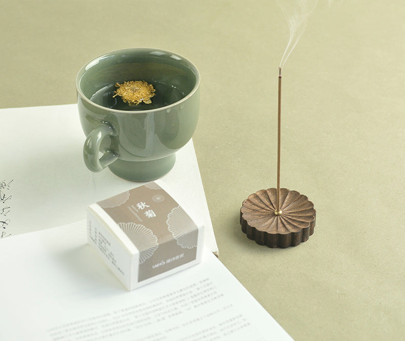 Räucherstäbchenhalter in Blumenform für vier Jahreszeiten