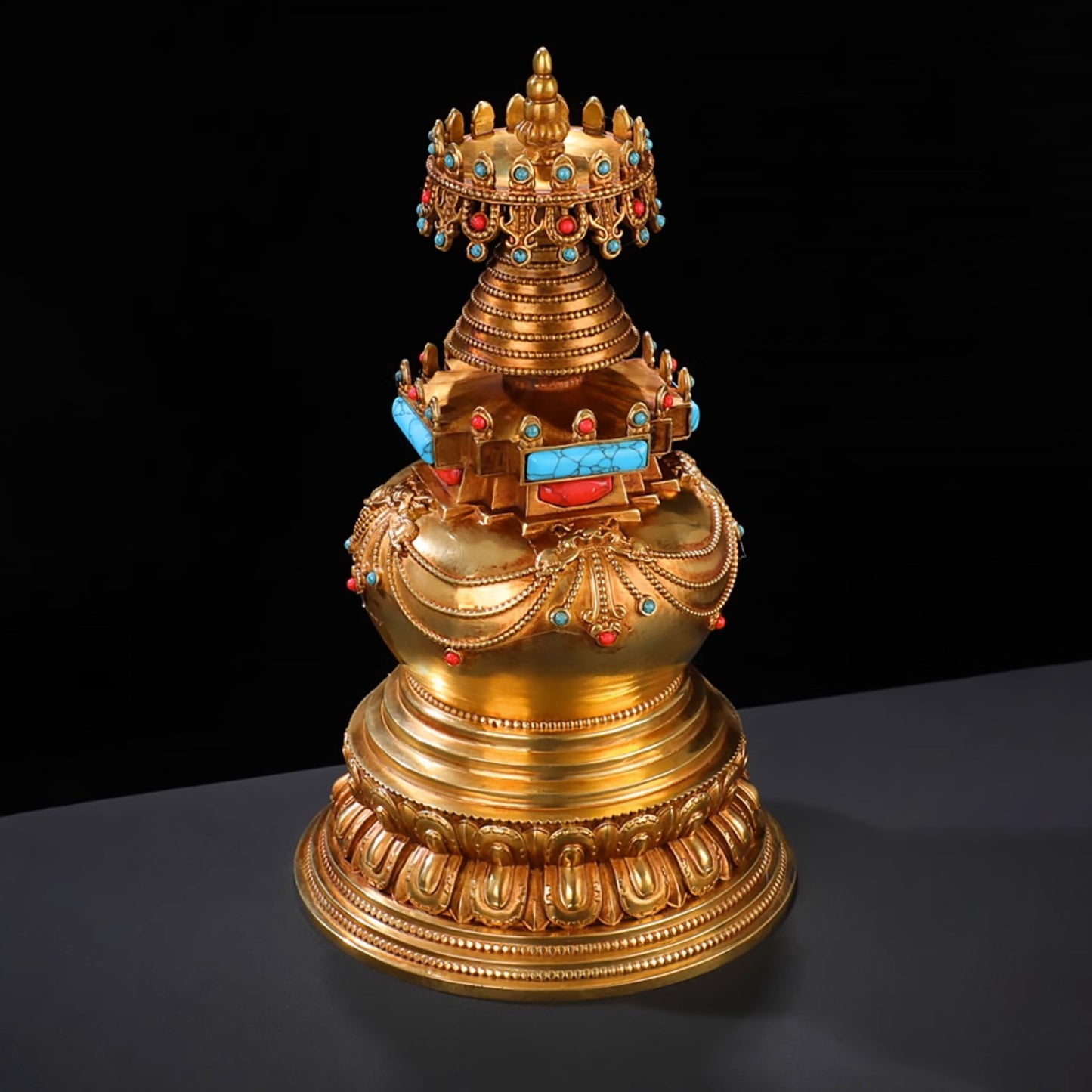 Prächtige Kadam-Stupa mit rundem Design