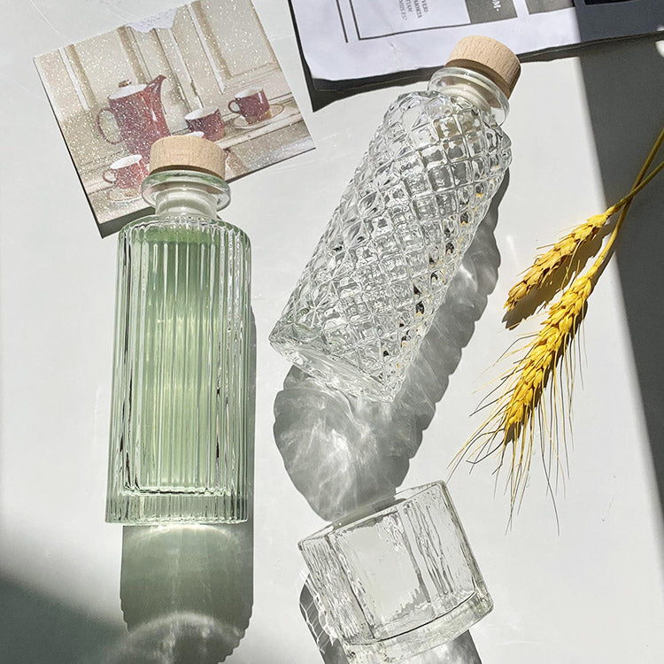 Práctica botella de vidrio hermética con tapón de goma pequeña